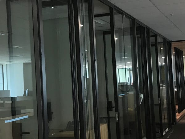 オフィス内装工事スタッフ（OAフロア・カーペット仕上げ）未経験歓迎