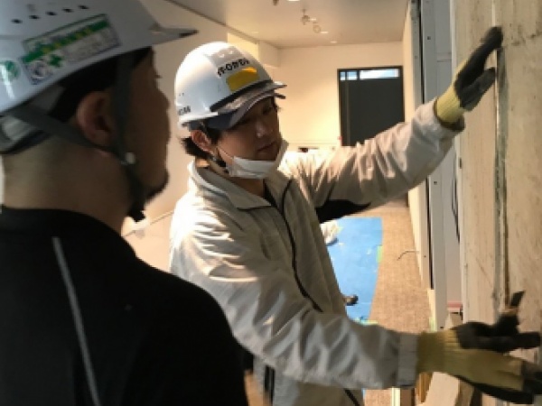 オフィス内装工事スタッフ（OAフロア・カーペット仕上げ）未経験歓迎