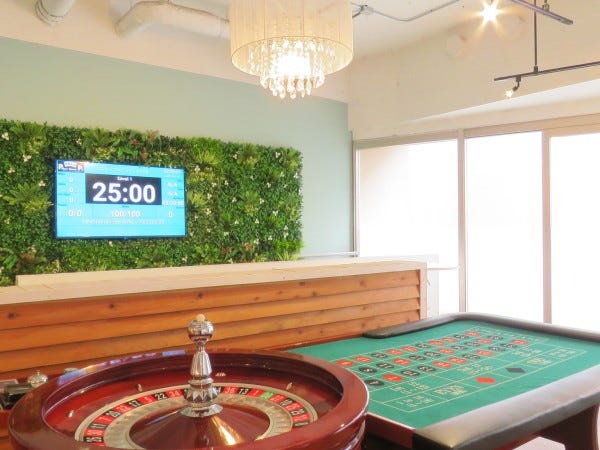 大きな窓もあり開放的な職場です！