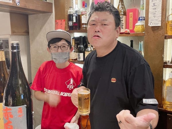 代表のデーブ大久保と、松竹芸能所属のお笑い芸人春田くんとのツーショット！