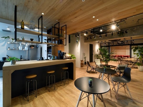 オフィスはIT企業みたいでオシャレなオフィスです！所内図書の貸出も自由！（ビジネス書など）