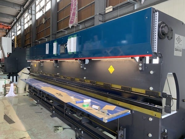 板金加工をする機械です。