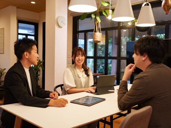 現在4名の営業担当が在籍中。経験豊富なスタッフが多数在籍しており、いつでも相談しやすい環境です！