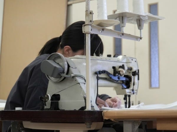 １つ１つ手作業でお客様ごとの製品を作り上げます。