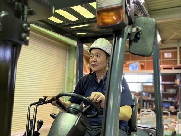 重量物の入荷もありますので、フォークリフトの免許保有者にはこの業務をお任せいたします。