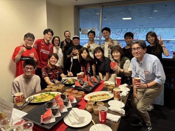 任意参加のイベントも定期的に行っています。昨年は浦和レッズのビューボックスで試合観戦しました！