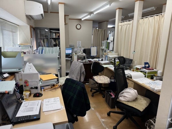 岩槻オフィスは見た目は一軒家ですが仲はすっきりとしたオフィスになっています。