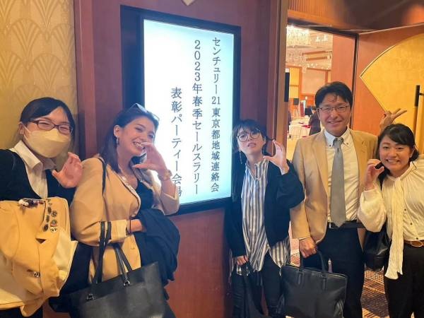 基本的に残業はなく、ムリなくご活躍いただけます。広報スタッフは社員3名、アルバイト2名の体制。2名のアルバイトは子育て中のママさんです。