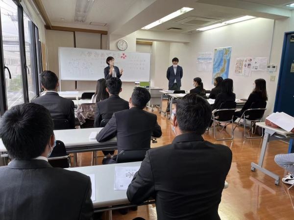 校舎は静かな住宅街に位置しています。