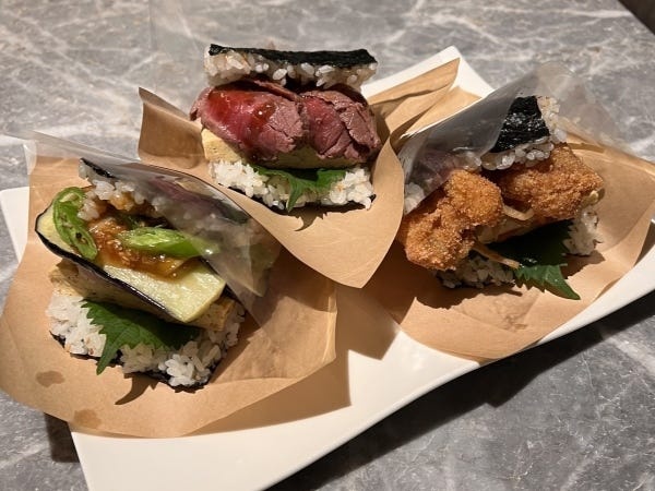 カフェホールスタッフ募集！未経験歓迎、簡単な接客・調理補助