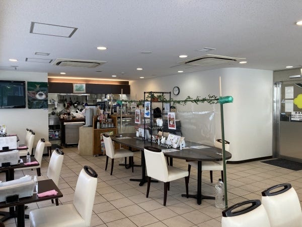 カフェホールスタッフ募集！未経験歓迎、簡単な接客・調理補助