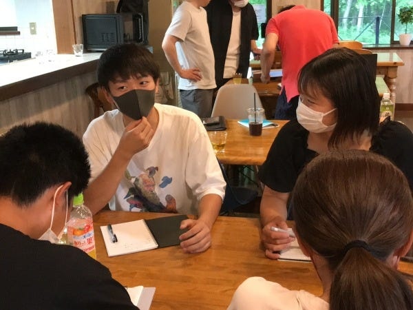 オフサイトミーティグでお互いに学びあい。