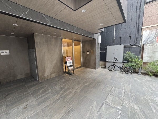 オフィスビルのエントランス！