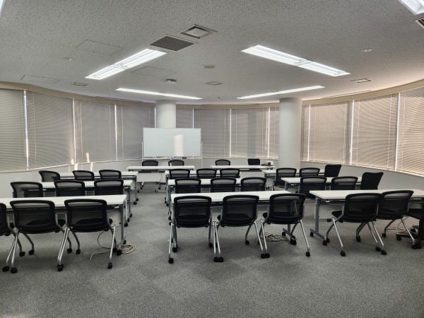 学校の教員から転職してきた人、別の製造現場から横移動してきた人など、先輩たちの前職は様々。当社で働きながら最適解を見つけています！