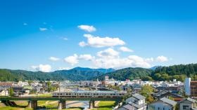 加茂本店から眺める加茂川と信越本線