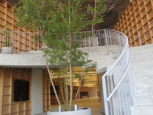 那須塩原市図書館みるるの駅側の階段やベンチは当社の製作です！