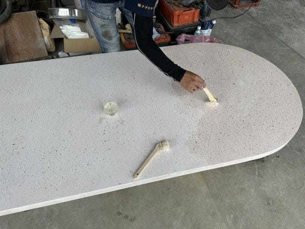 具体的なお仕事は磨いたり塗ったり混ぜたり削ったり。特別な技術は必要ありませんが、丁寧さが求められます。