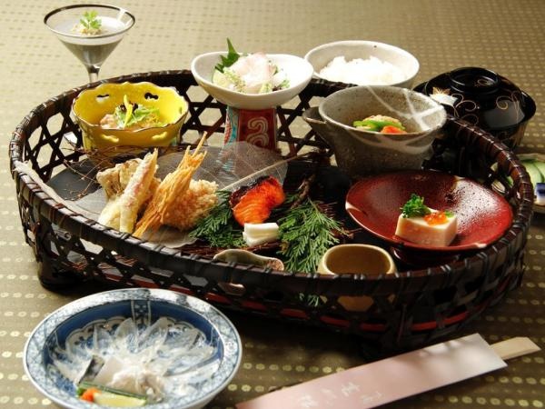 お昼の篭盛り膳