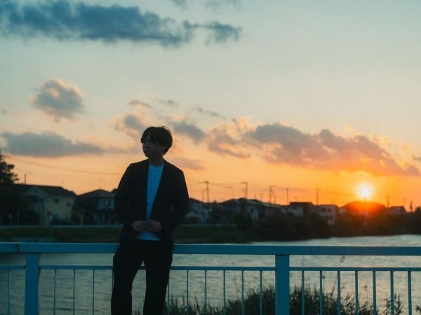 solmanoのsolは、太陽という意味です。さんさんと輝く太陽よりも、柔らかく暖かみのある太陽で、夕焼けのようなイメージです。