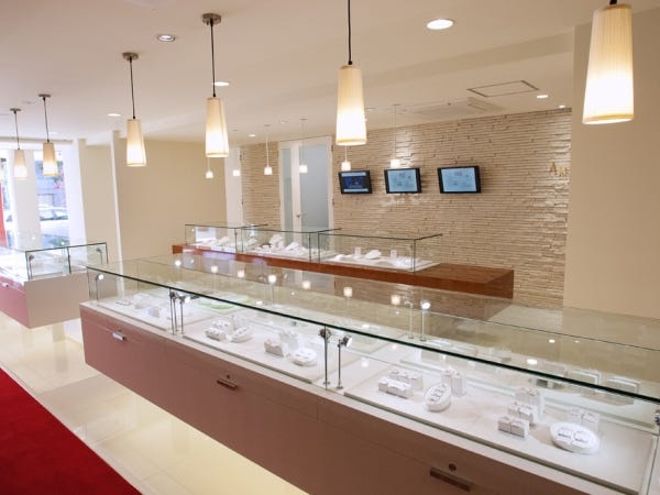 アルカダイアモンド店内