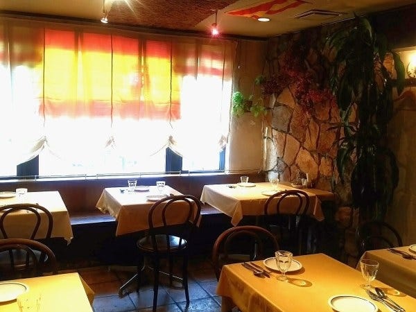 渋谷区レストラン｜ホールスタッフ募集！未経験歓迎・昇給あり