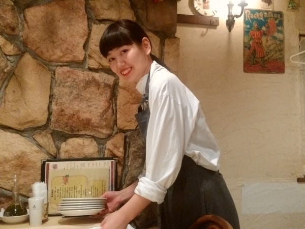 渋谷区レストラン｜ホールスタッフ募集！未経験歓迎・昇給あり