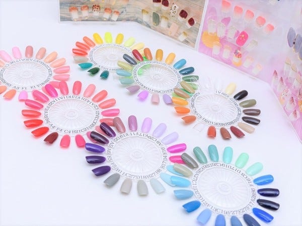 デザインやカラー豊富にご用意しております。個性が光るデザインや人気デザインを是非考案してください♪♪