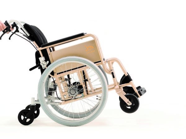 自社で車いす「COLORSR」を開発し特許取得！日経新聞等に掲載され話題になっています。業界でも珍しい自社製品開発も積極的に行っています。
