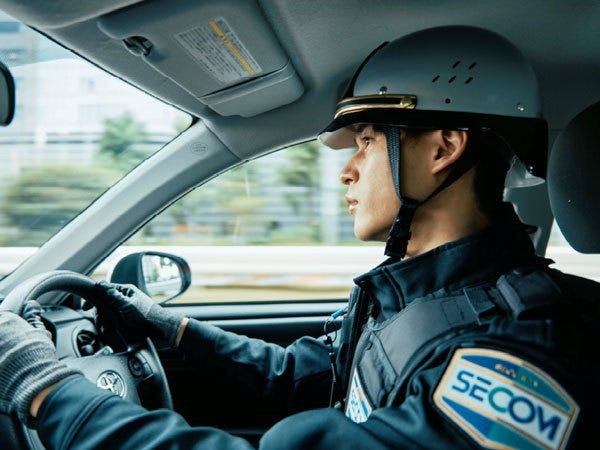 コントロールセンターから指令を受け、現場に急行。多くのお客様の安心を守る仕事です。