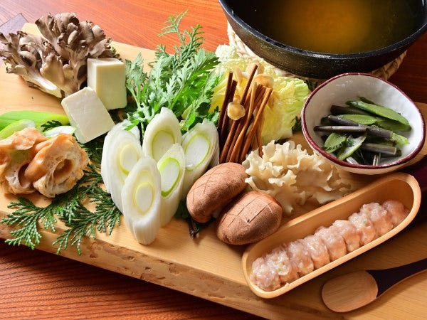 温泉旅館のフロント・サービススタッフ（賄いあり・社宅あり）