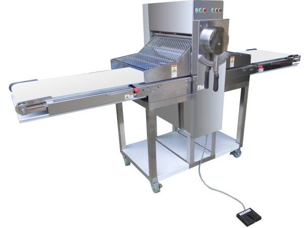 パン屋さんお菓子屋さんで生地を延ばすパイローラー。