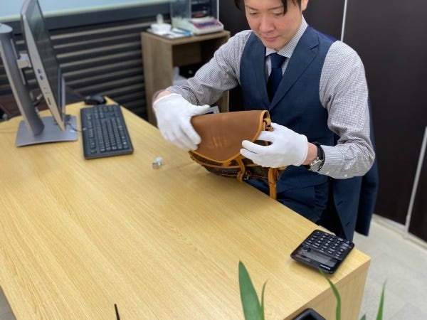 配属先店舗で商品の買取を行います！