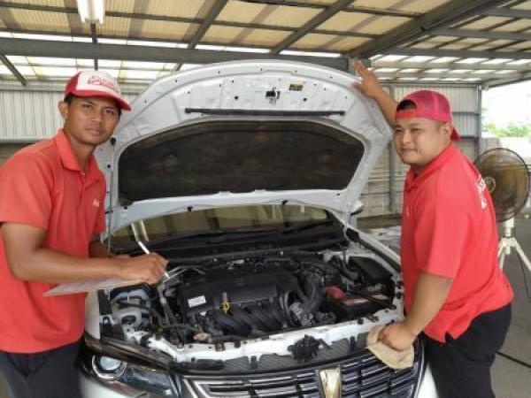 幅広い世代のスタッフが活躍しています！みんな沖縄が大好きです♪