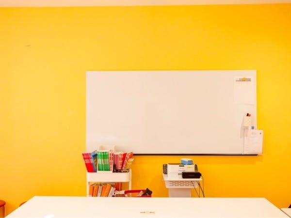 英語塾の教室運営スタッフ・教室運営スタッフ・営業（PCスキル）