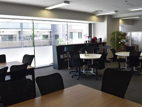 卓球台、バーカウンターもあります！