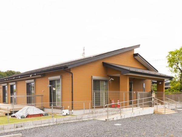 託児所『おひさまてらす』の外観です。築年数の浅い平屋で、とてもキレイです♪