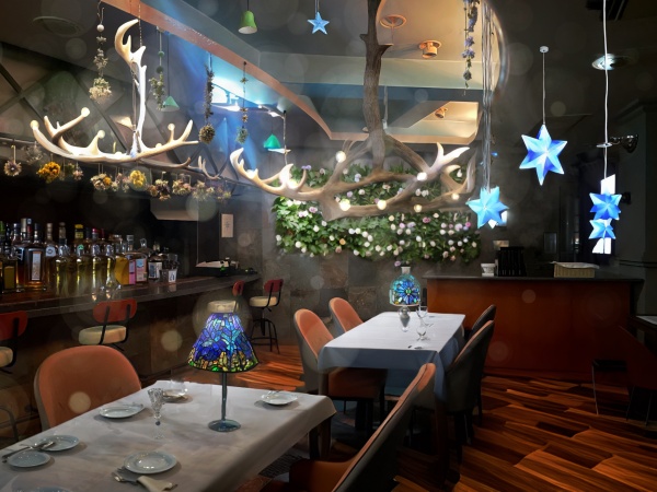 様々な種類のお酒を提供します。珍しいミードや地酒も♪