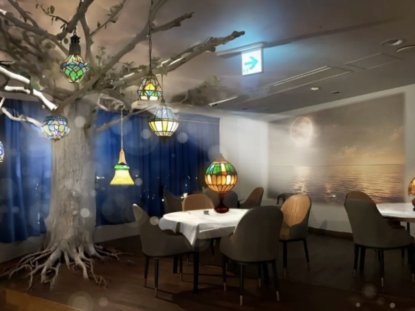 プロジェクターで様々な映像を映し出す予定です。