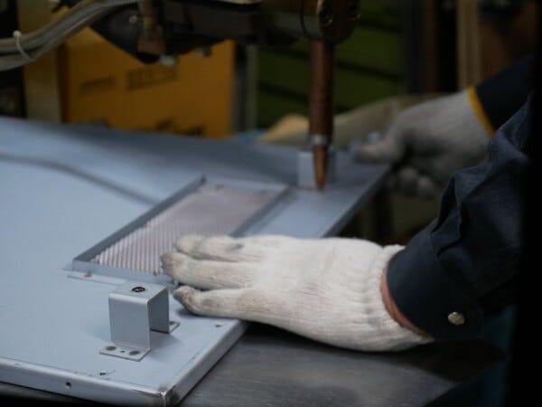 丁寧な手作業で生まれる高品質。お客様の多様なニーズに柔軟に対応いたします。