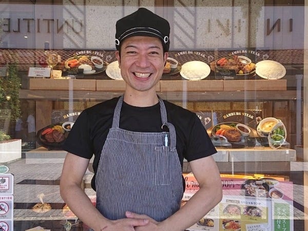 店舗ではとびきりの笑顔でお客様をお迎えします。私たちはお客様にとって最高のひとときを創造します