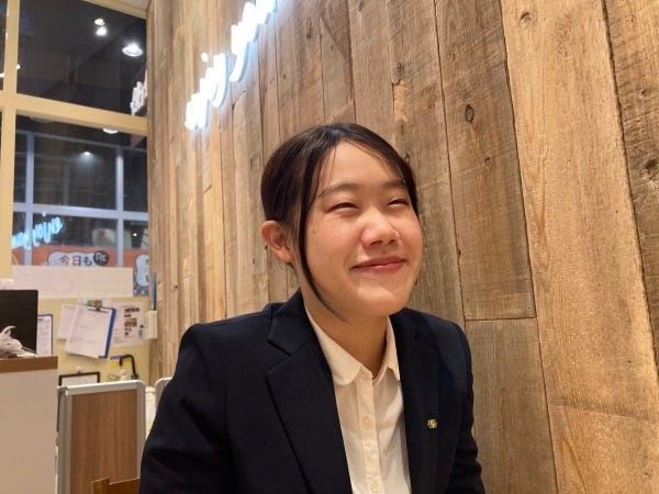 「野菜をおいしく食べよう」をコンセプトの新業態の店長。おしゃれな店内、野菜たっぷりの料理、紅茶はお席へ注いでまわります。お客様との会話も