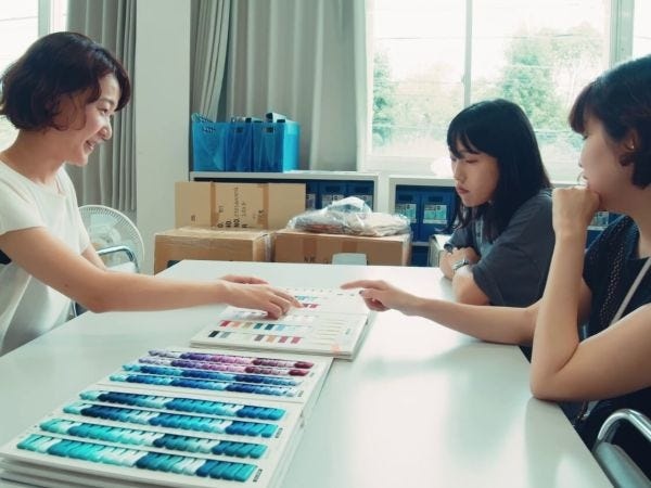 衣料、EC、生産、管理の各部門に多種多様な方が勤務しています