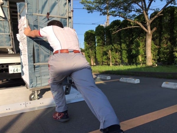 リネンサプライ工場内スタッフ募集｜未経験歓迎！中型免許取得支援あり