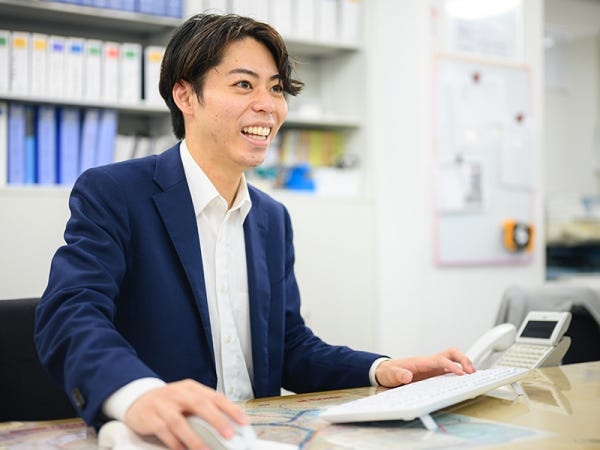 頑張れば頑張った分、給与で還元しており、1年目で月収85万円を叶えた社員も。残業も月平均20時間以下と、プライベートも大切にできる環境です。