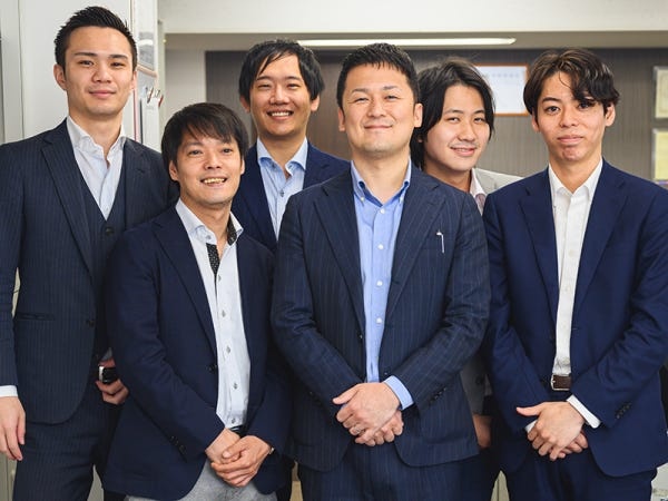 個人プレーではなく、みんなで協力する風土が当グループの強み。社員同士支え合いながら、一緒に上を目指していきましょう！