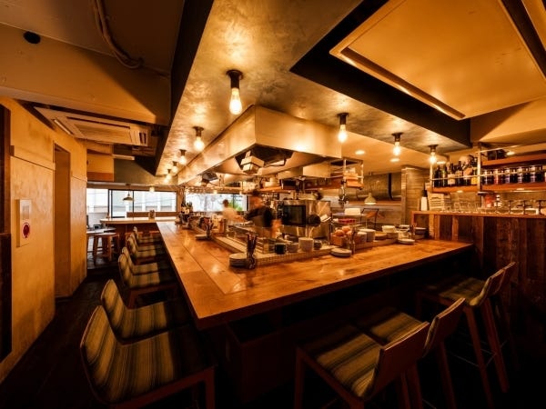 メインの炉端ポジションはカウンターからよく見えます！