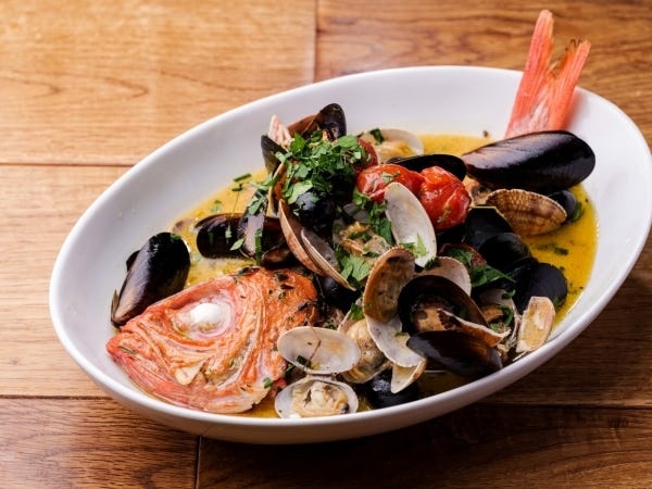 名物は「アクアパッツァ」！お魚の種類も多種！