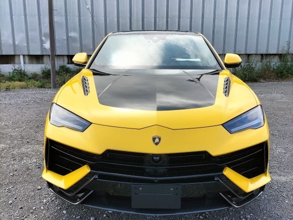 輸出している車両・バイクの一例です。高級車や大型バイクがほとんどです。