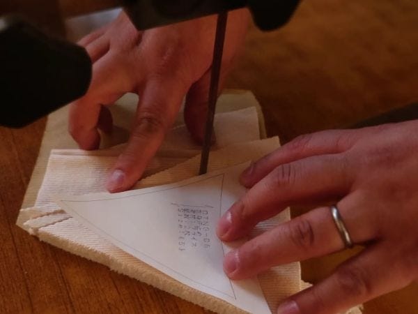 自社での裁断を行い、裁断と縫製の連携を強化しております