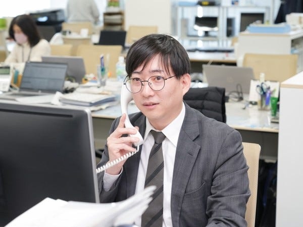 会館業務では電話を取っていただくこともございます。本社ではコンタクトセンターという部署がすべての電話を対応してくれます。